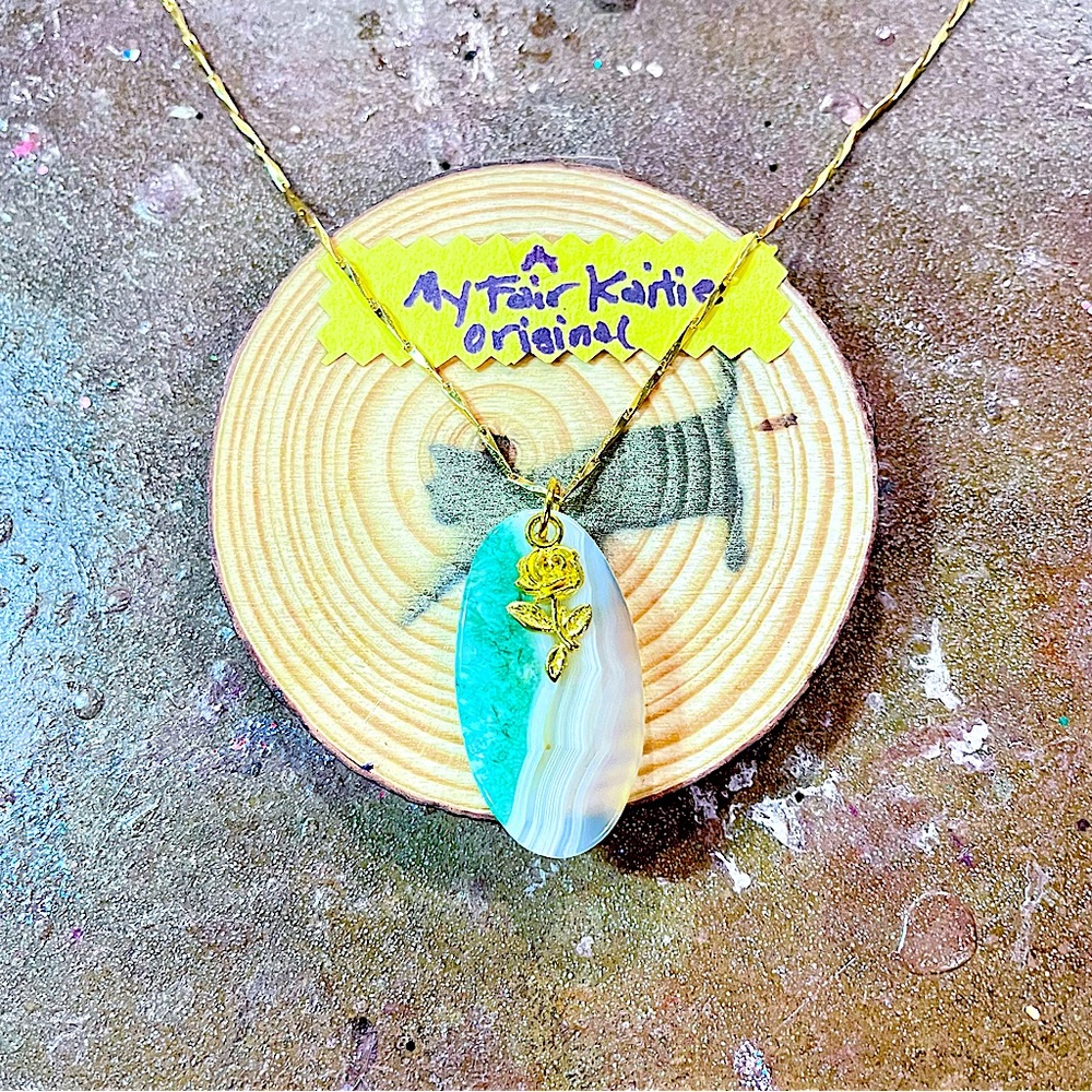 Simple Floral Agate Necklace
